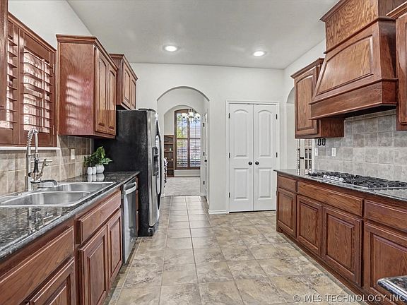 4th image of 14506 S Florence Pl S