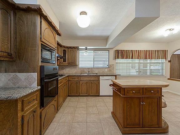 4th image of 1305 Mesquite Ln
