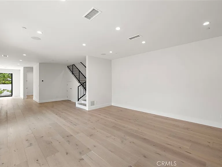 1511 Cliff Dr — Photo 12