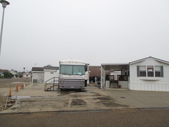 2nd image of 2101 Lost Greens Dr