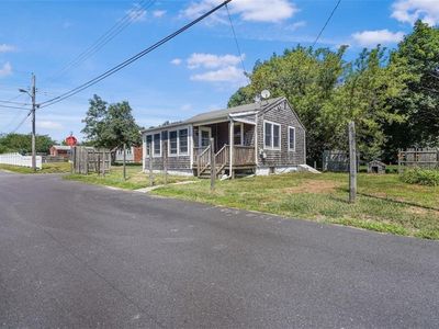 51 Pine St, Portsmouth, RI, 02871