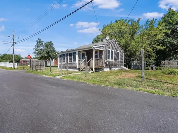 51 Pine St, Portsmouth, RI 02871