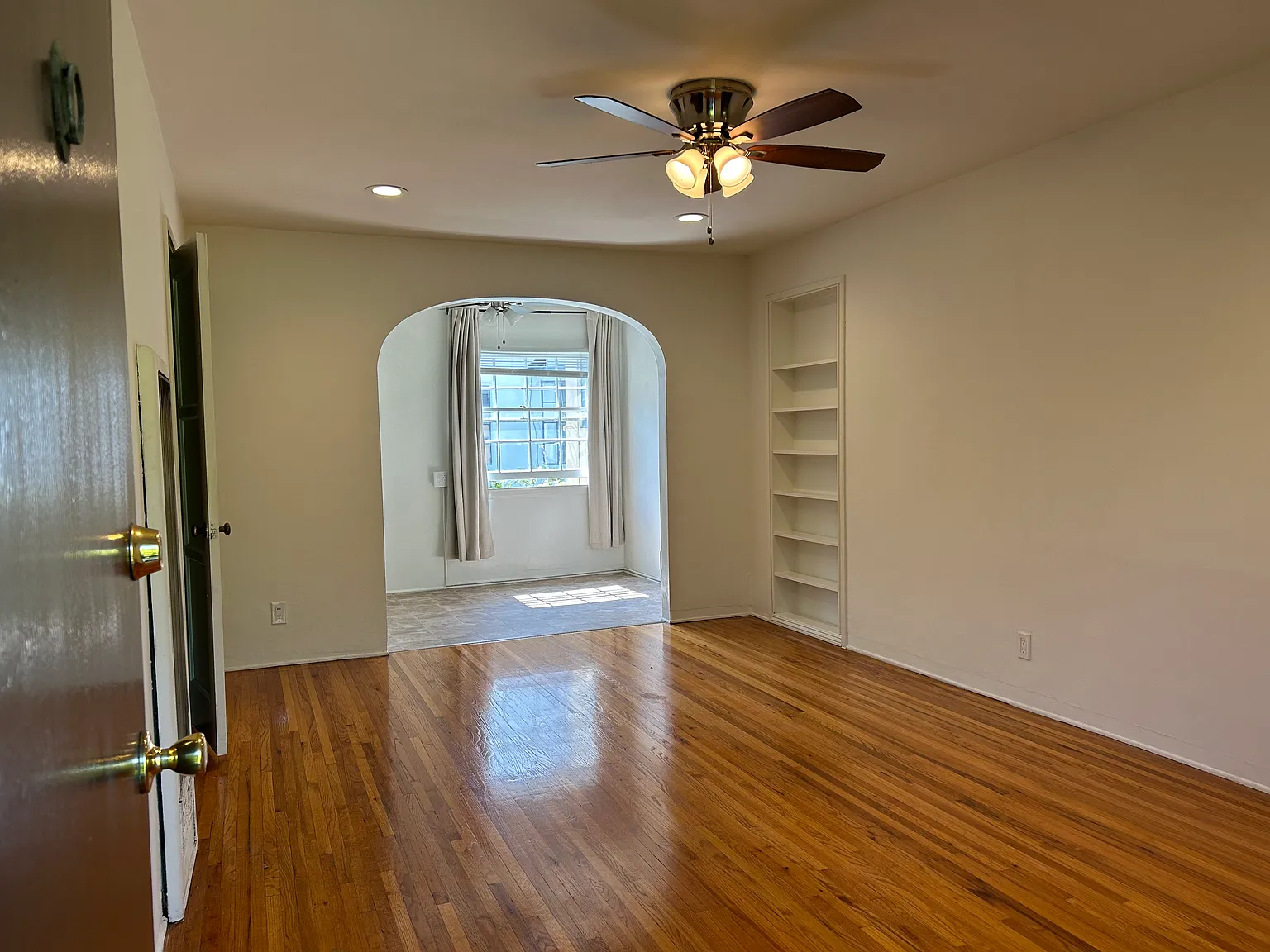 1612 Greenfield Ave — Photo 2