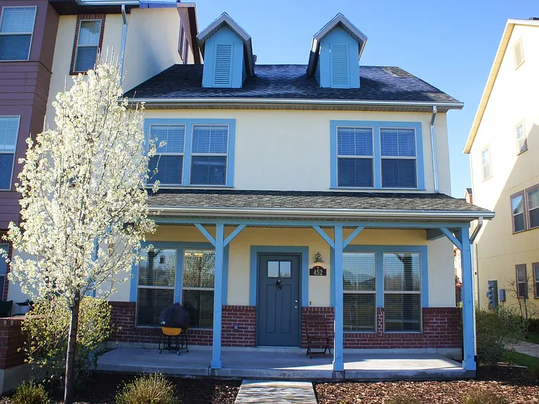 452 W Amber Glow Ln — Photo 1