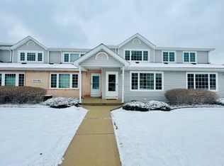 10081 Whitnall Edge Dr #B, Franklin, WI 53132