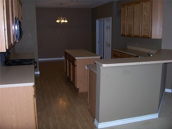 5th image of 5908 Meadowglen Dr
