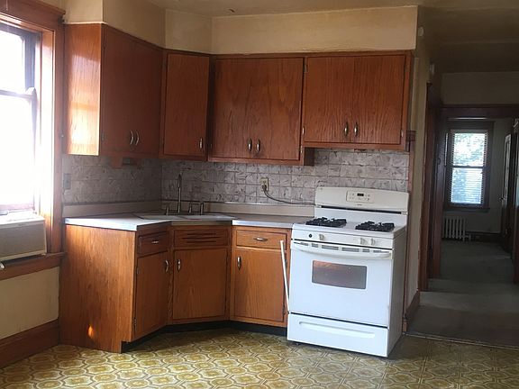 2nd image of 1405 S 59th Ct
