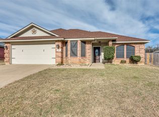 832 Spring Meadows Dr, Burleson, TX 76028