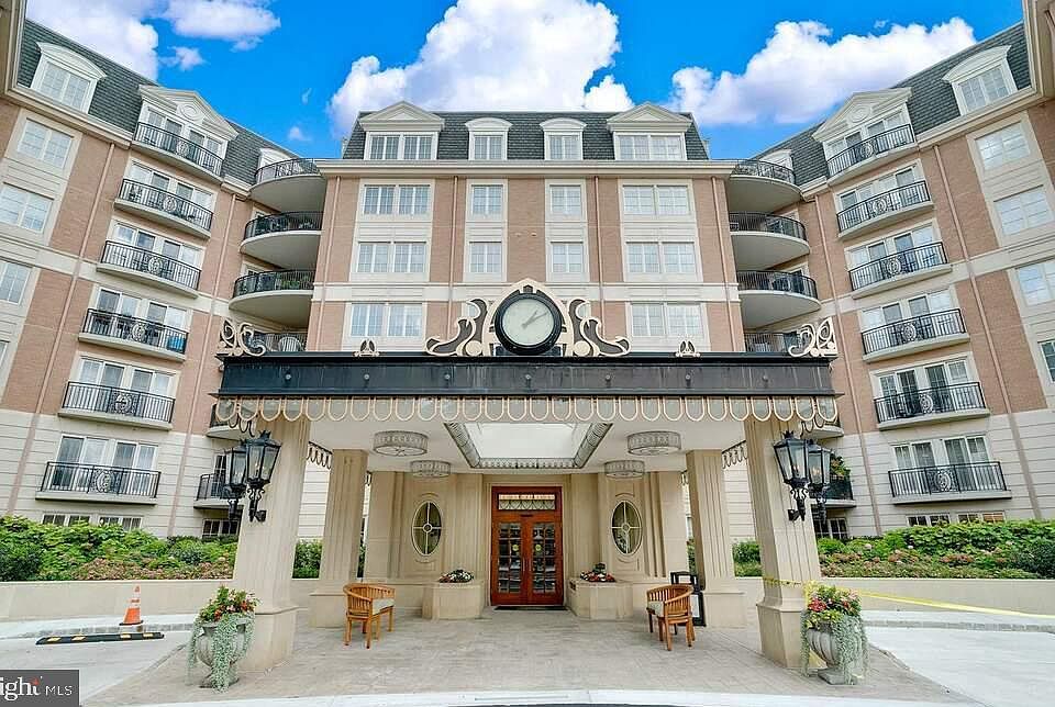 1st image of 190 Presidential Blvd Unit 302