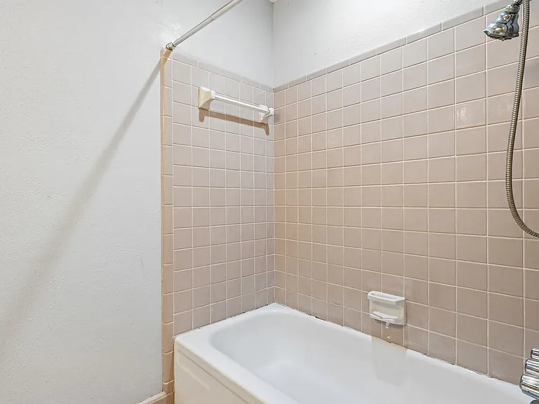 4049 Rooney Dr — Photo 18