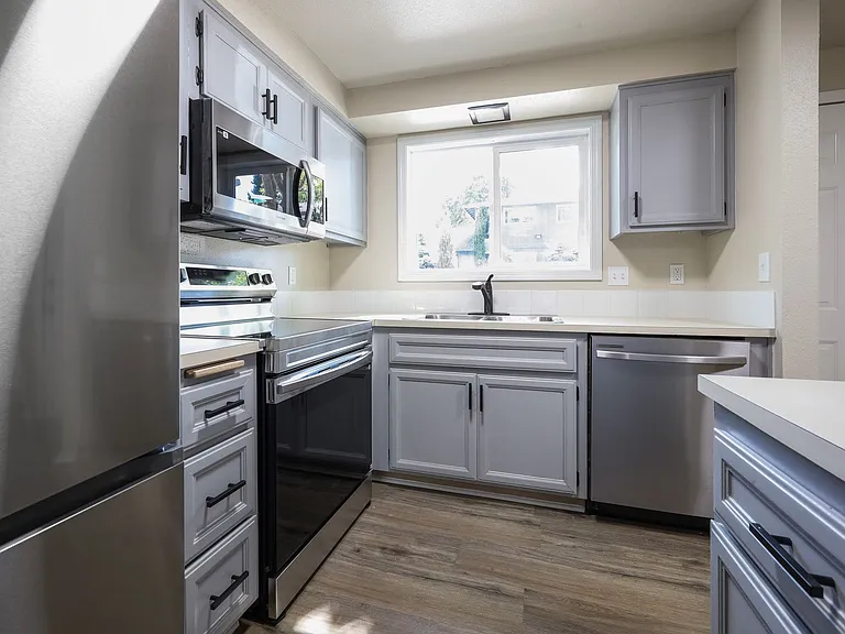 4921 SW 59th Ave — Photo 15