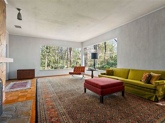 5th image of 199 Woodfield Dr