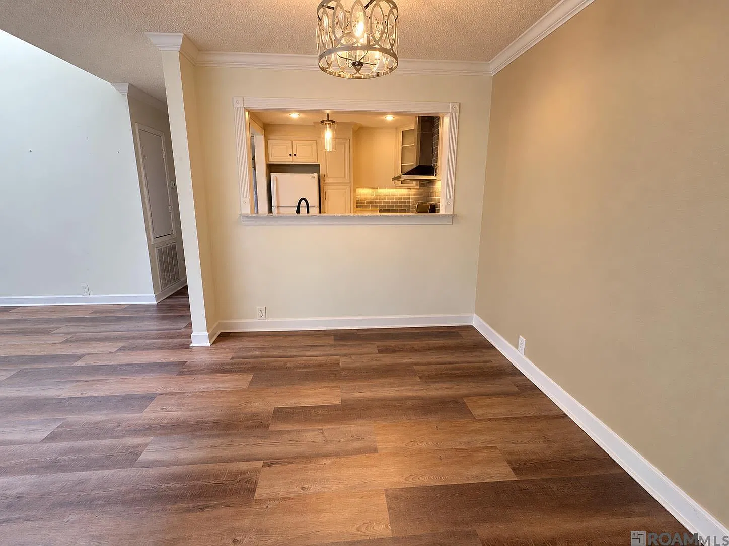 3 bed, 1300 sqft, $1,300 — Photo 2