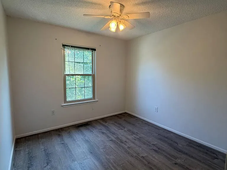 7 Stuart Dr #3 — Photo 23