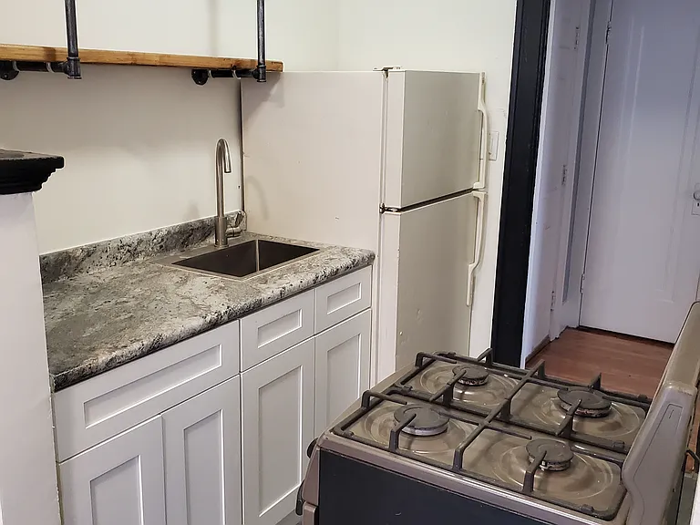 828 W Willis St #100 — Photo 3