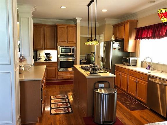 5th image of 202 Three Greens Dr