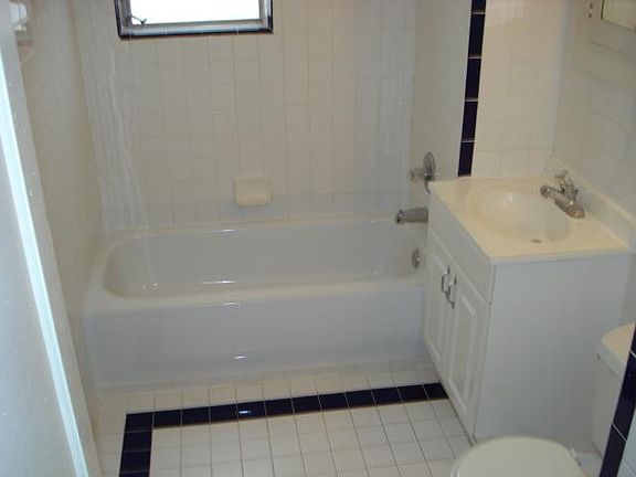 5th image of 616 E New Haven Ave APT 4