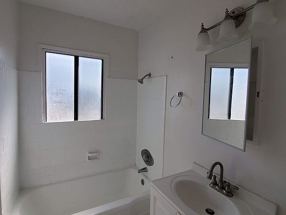 5th image of 224 Avenue H APT 1
