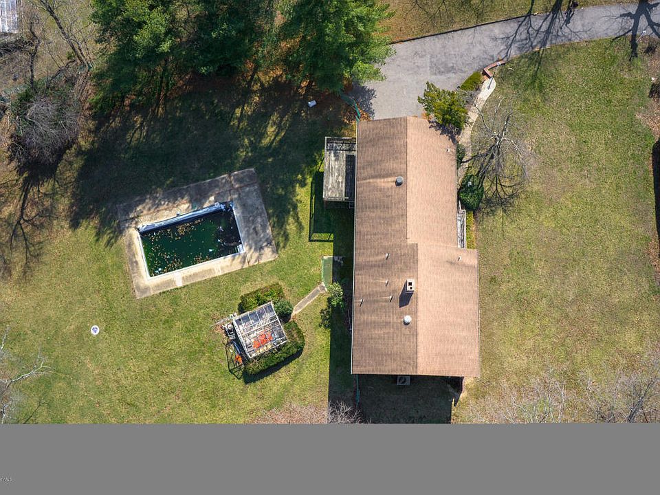 2nd image of 233 S Lincoln Ave