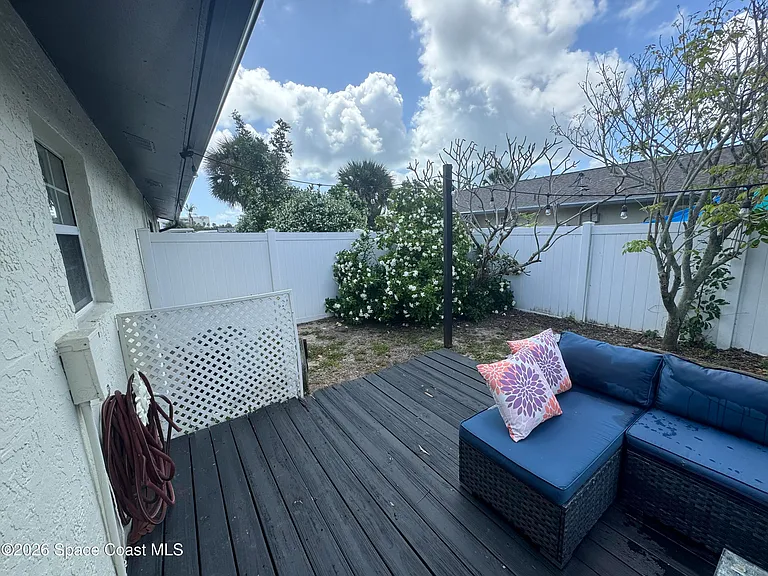 121 Franklyn Ave — Photo 18