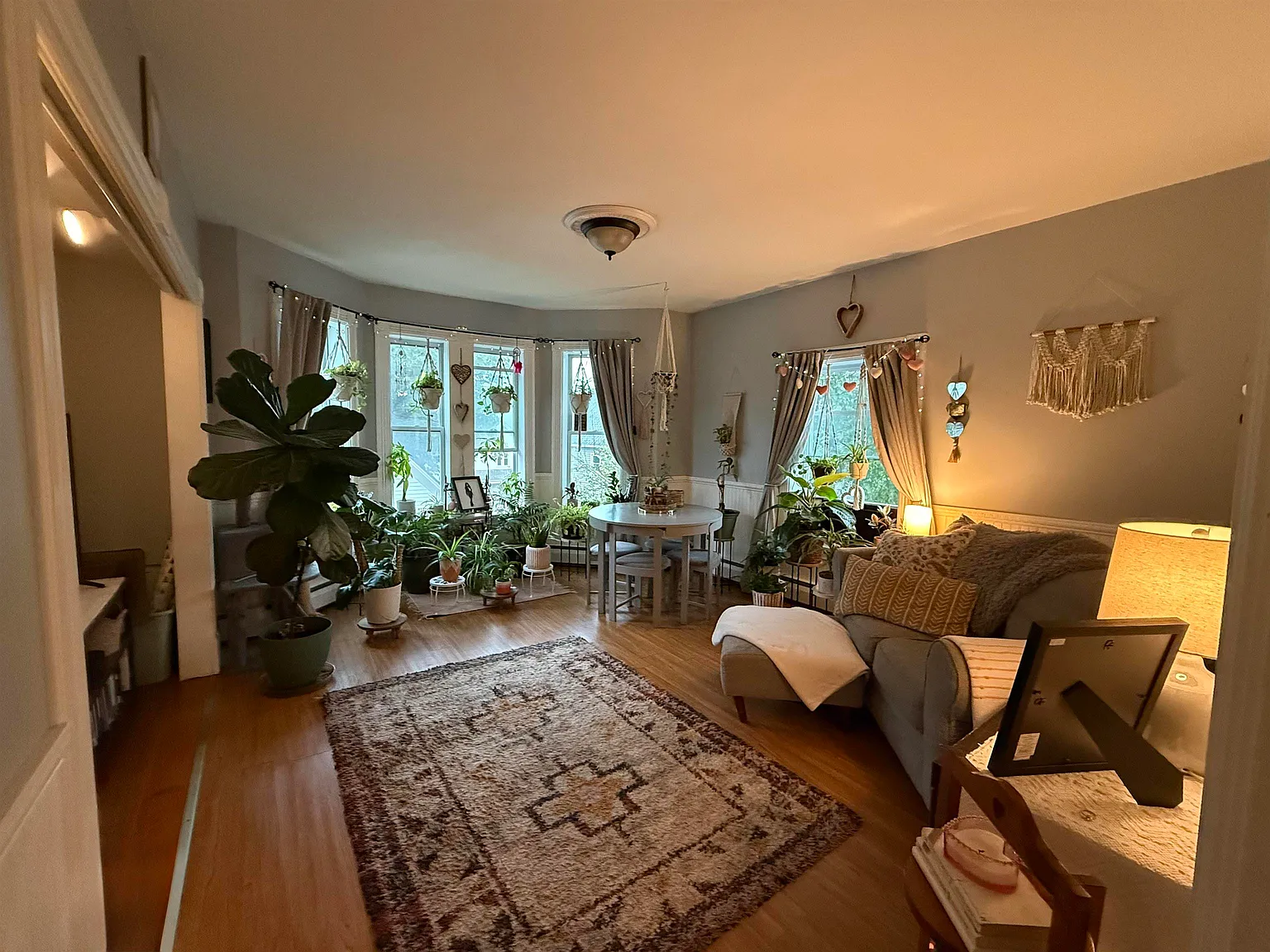 3 bed, 1.5 bath, 1300 sqft, $2,100 — Photo 3