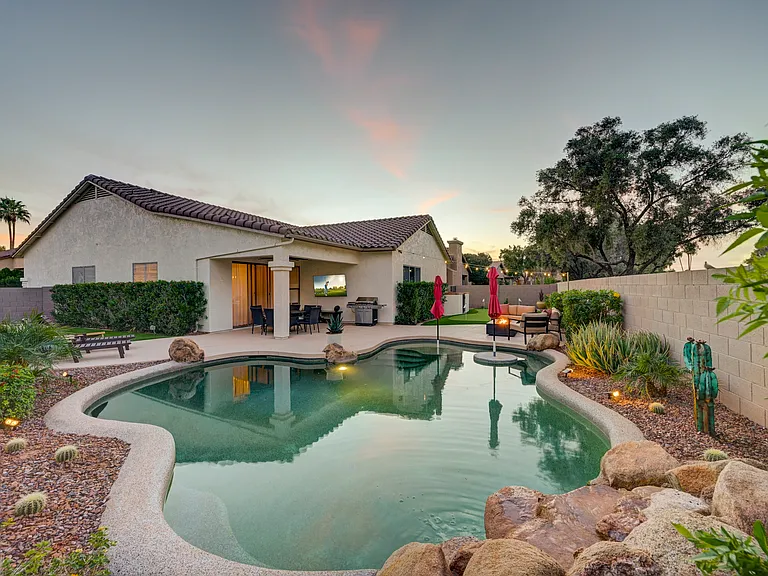 2144 W Olive Way — Photo 21