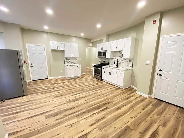 1426 W Rockland St #1 — Photo 2