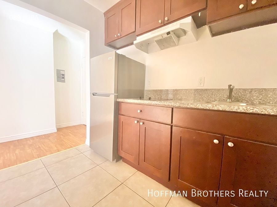 1st image of 307 N Sycamore Ave #24
