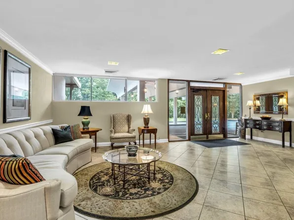 1414 Continental Dr, Chattanooga, TN 37405