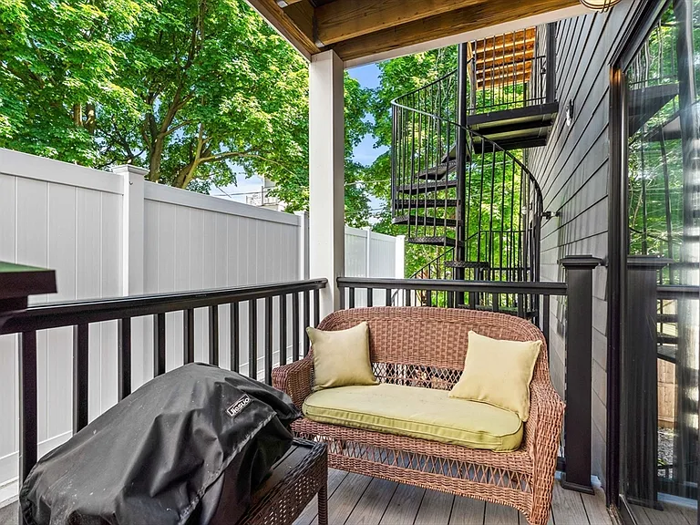 4 Everett Pl #1 — Photo 8