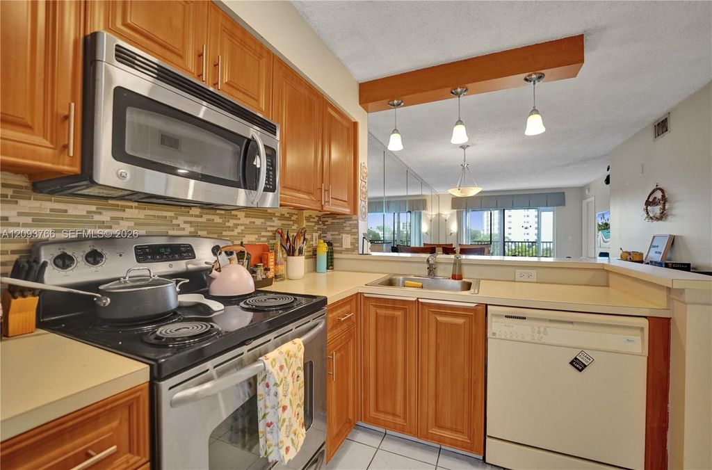 2226 N Cypress Bend Dr APT 408, photo 7