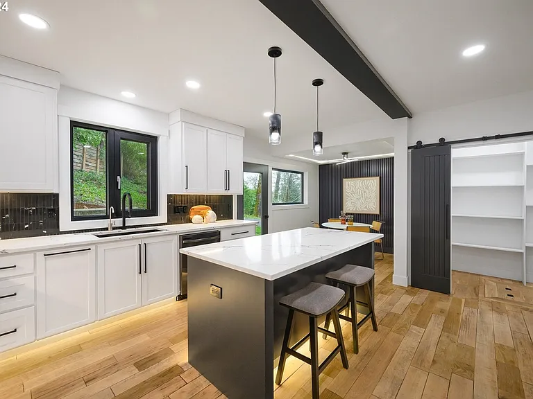 1403 SW Broadway Dr — Photo 24