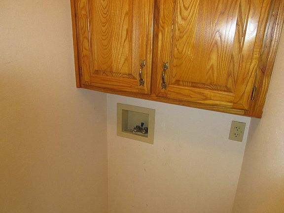 5th image of 40 Sheneman Dr