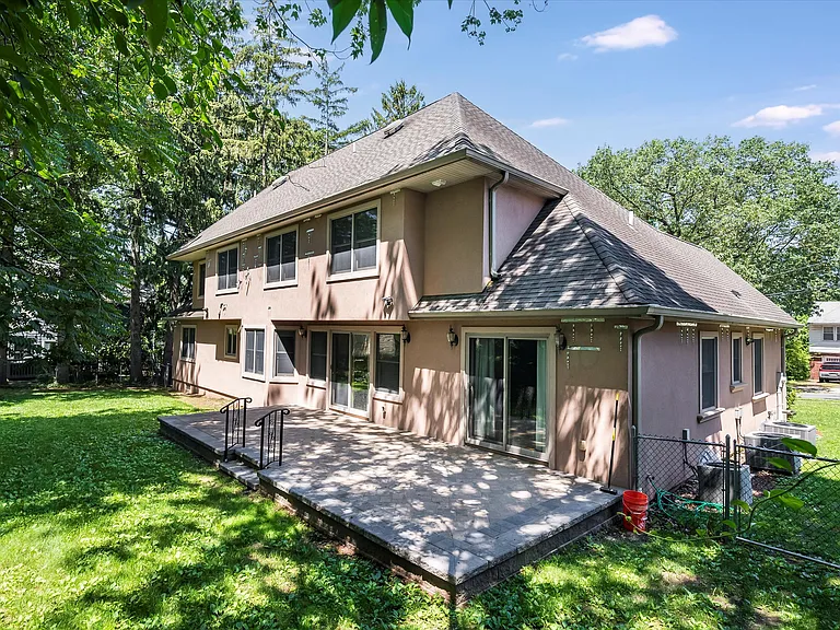 16 Norwood Ave — Photo 27