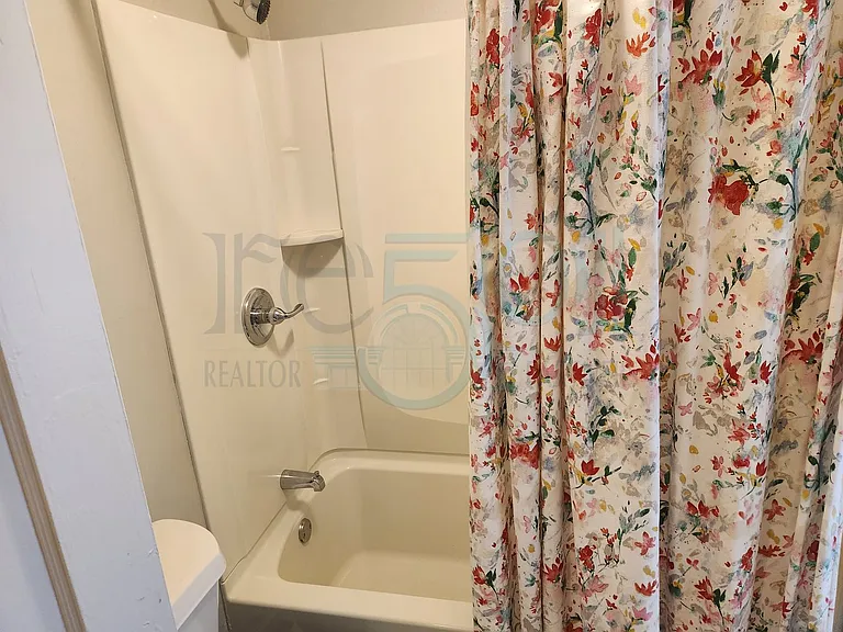 300 S Valentine St #1 — Photo 28
