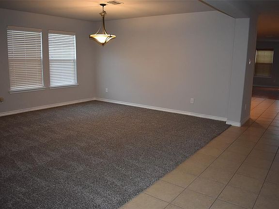 3rd image of 641 Trillium Ln