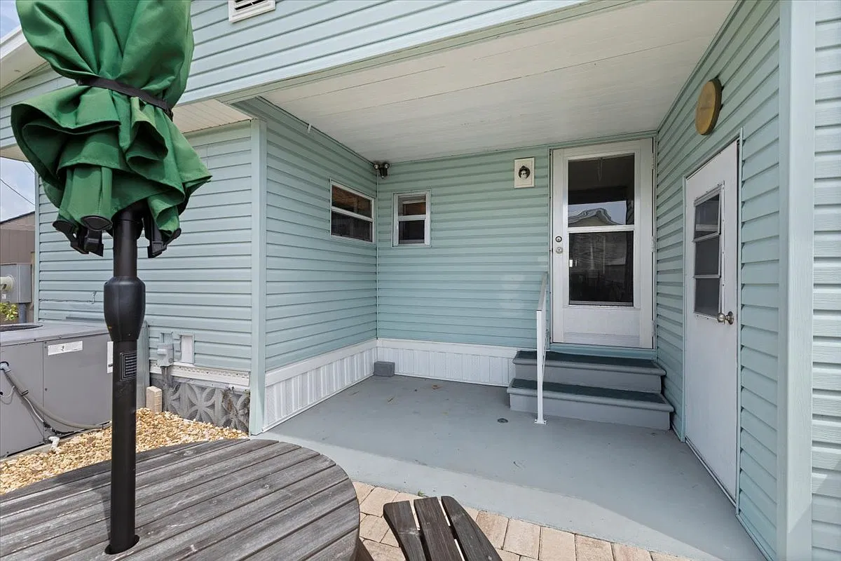 2 bed, 730 sqft, $1,600 — Photo 2