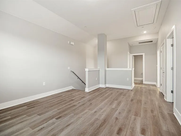 1501 Roseburg Dr — Photo 22