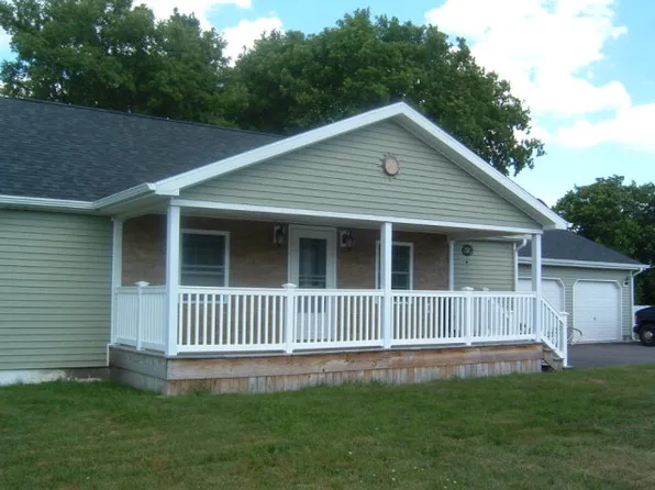 8 Lily Ave, Rouses Pt, NY 12979