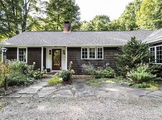 2 Duncaster Cir, Granby, CT 06035