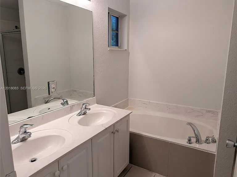 6009 SW 19th St #6009 — Photo 13