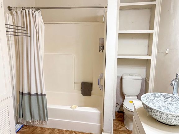 4th image of 521 W Laurel Ave #1