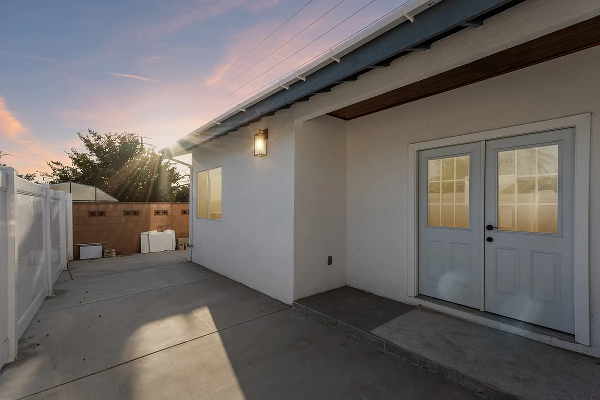 Building Photo - 509 S Barranca St #B