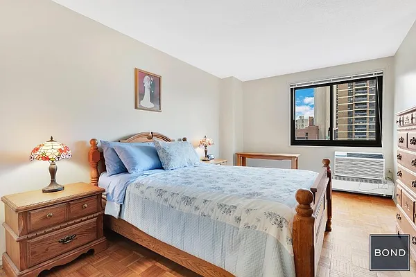 Sold by Bond New York | media 10