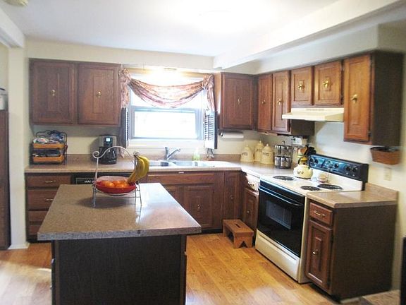 2nd image of 1039 Ronald St