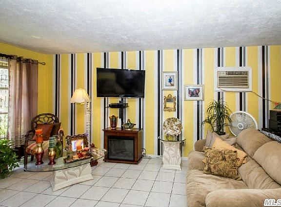 2nd image of 135 Gibson Ave