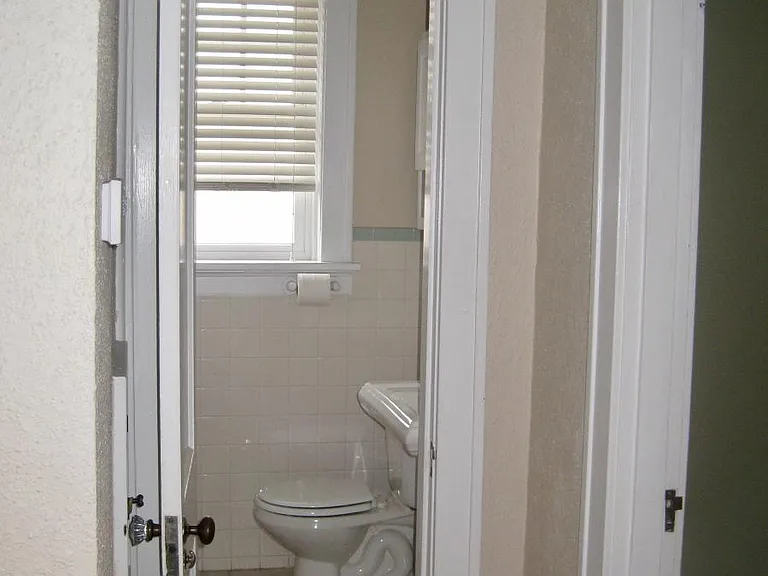 1034 Commodore Dr #2 — Photo 10