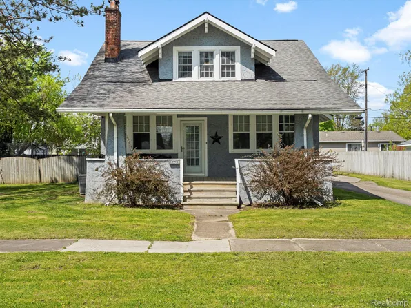 1354 Connecticut Ave, Marysville, MI 48040