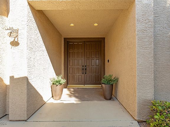5th image of 632 Valencia Dr