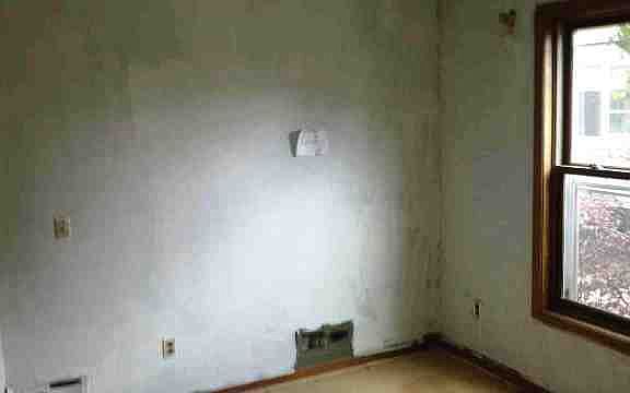 4th image of 2120 Black Oaks Ln N